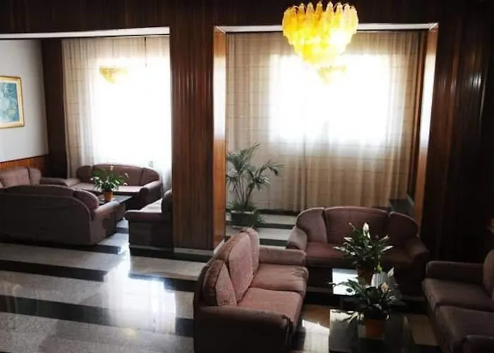 Grand Europa Centro Отель Ривизондоли