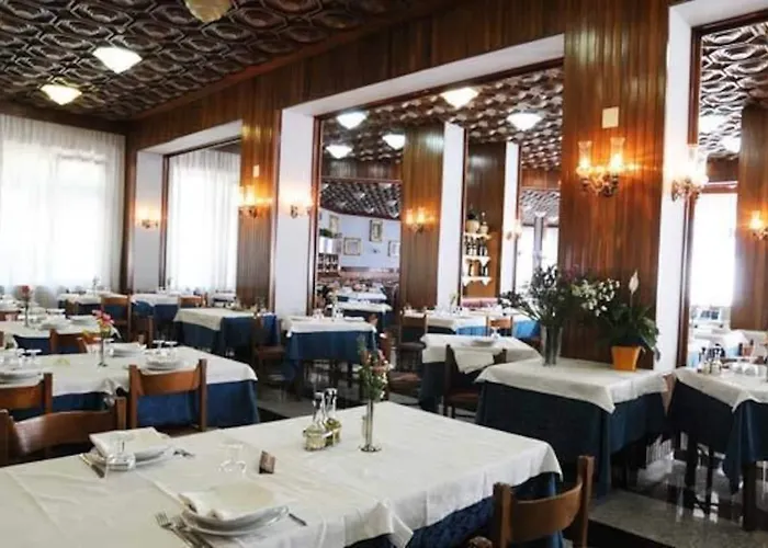 Grand Europa Centro Отель Ривизондоли